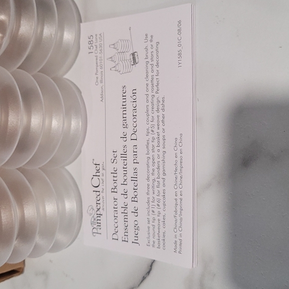 The pampered chef cake decorating bottle . - Picture 3 of 5